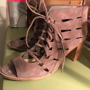 Vince Camuto Leather Stacked Heels 11.5